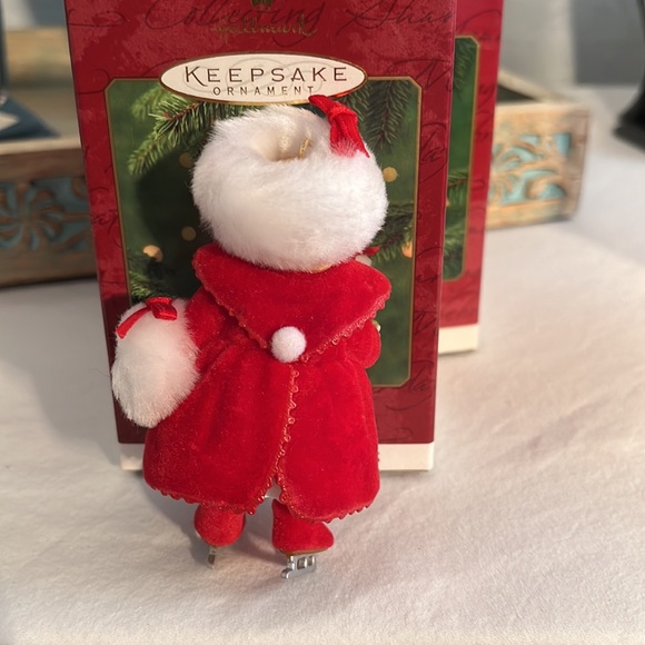Hallmark Madame Alexander keepsake ornament - Picture 4 of 7